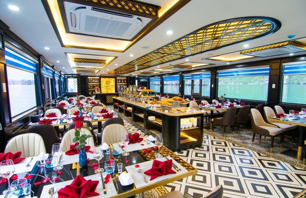 La Casta daily cruise's restaurant